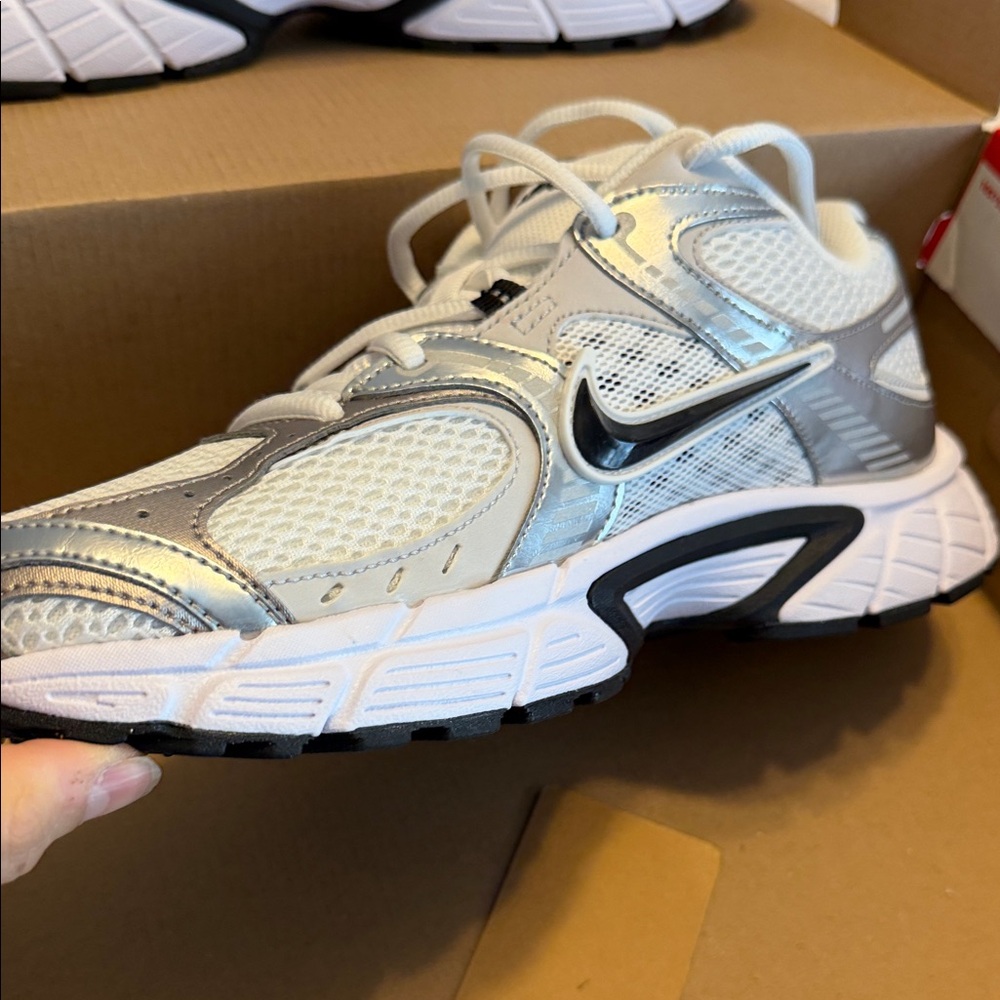 Nike Men’s Metallic Silver and White Sneakers